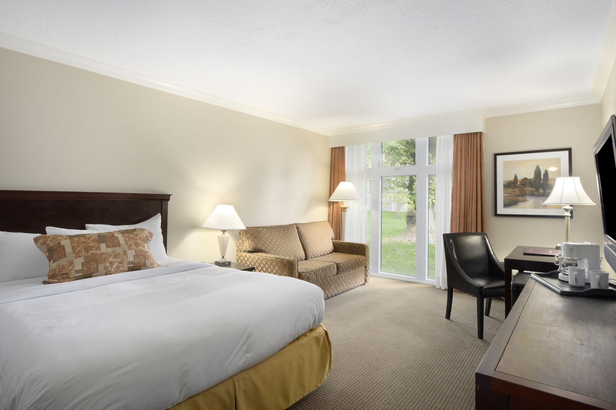 Ramada By Wyndham Cornwall Exterior foto