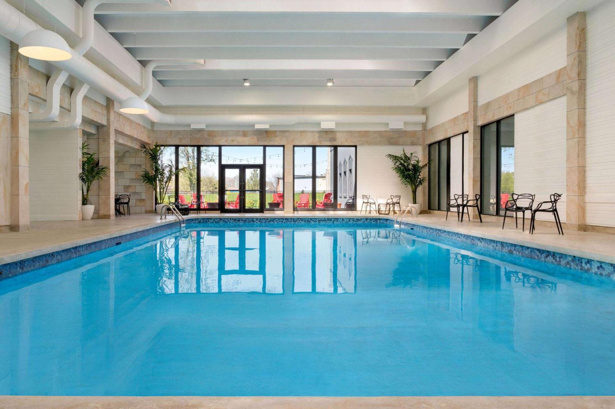 Ramada By Wyndham Cornwall Exterior foto